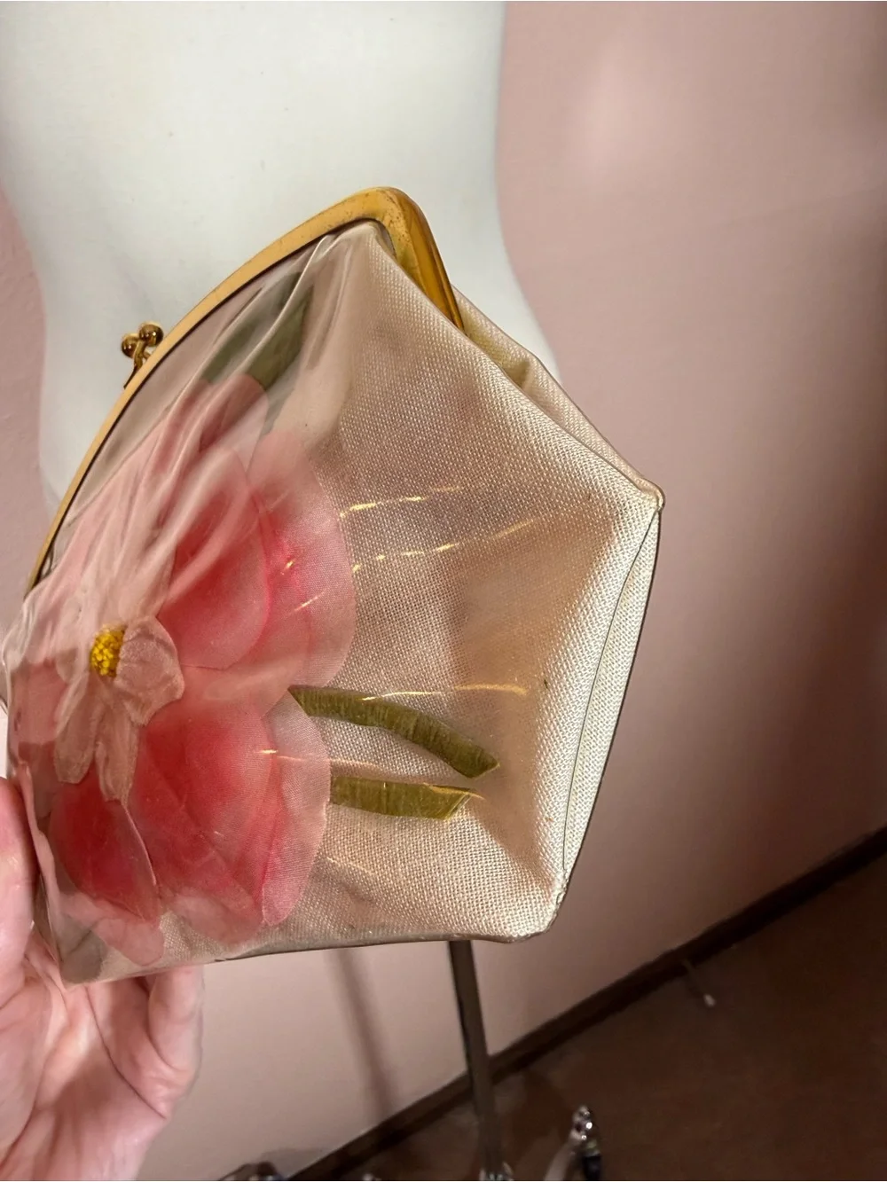 Vintage Cottagecore pink floral gold metal frame kisslock Clutch